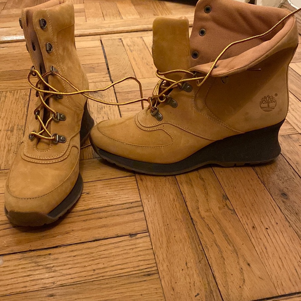 Rare Timberland Women’s Suede lace- up wedge heel boots